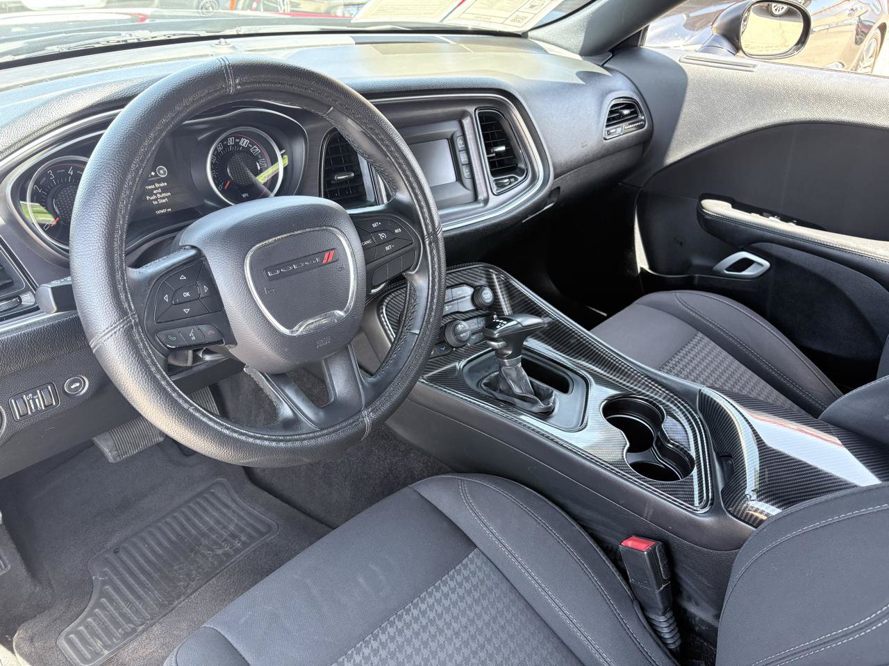 Used 2016 Dodge Challenger SXT RWD image 8