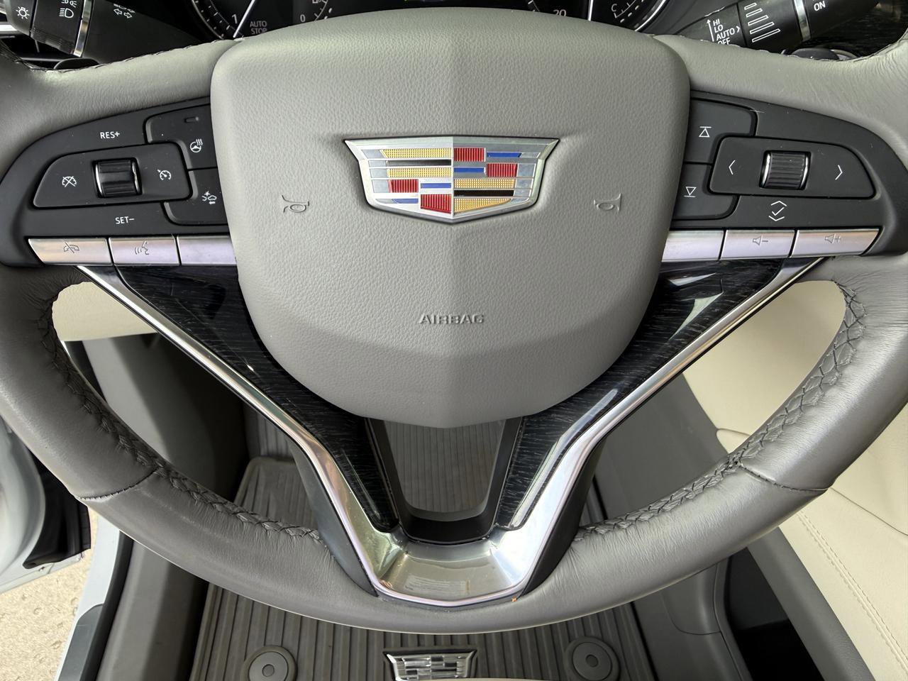 Used 2022 Cadillac XT6 Premium Luxury AWD/4WD image 18