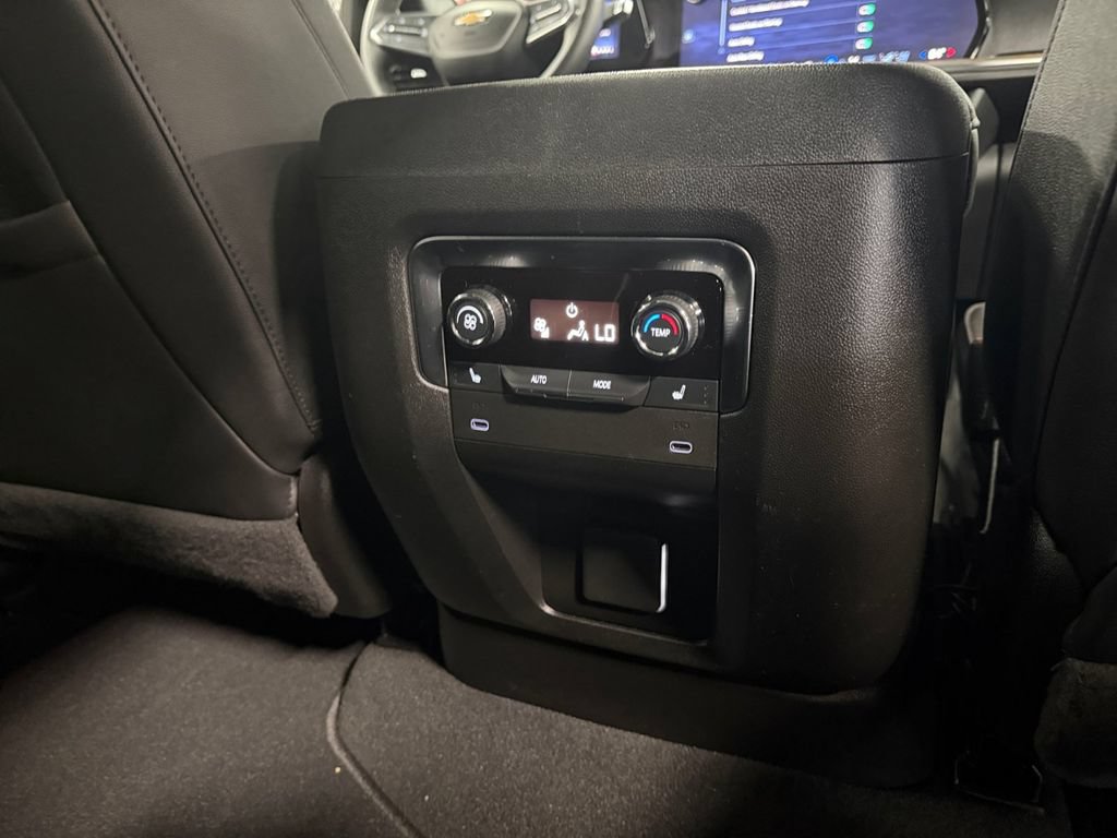Used 2025 Chevrolet Suburban High Country AWD/4WD image 31