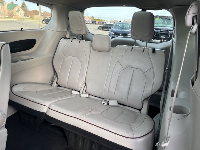 Used 2020 Chrysler Pacifica Limited image 33