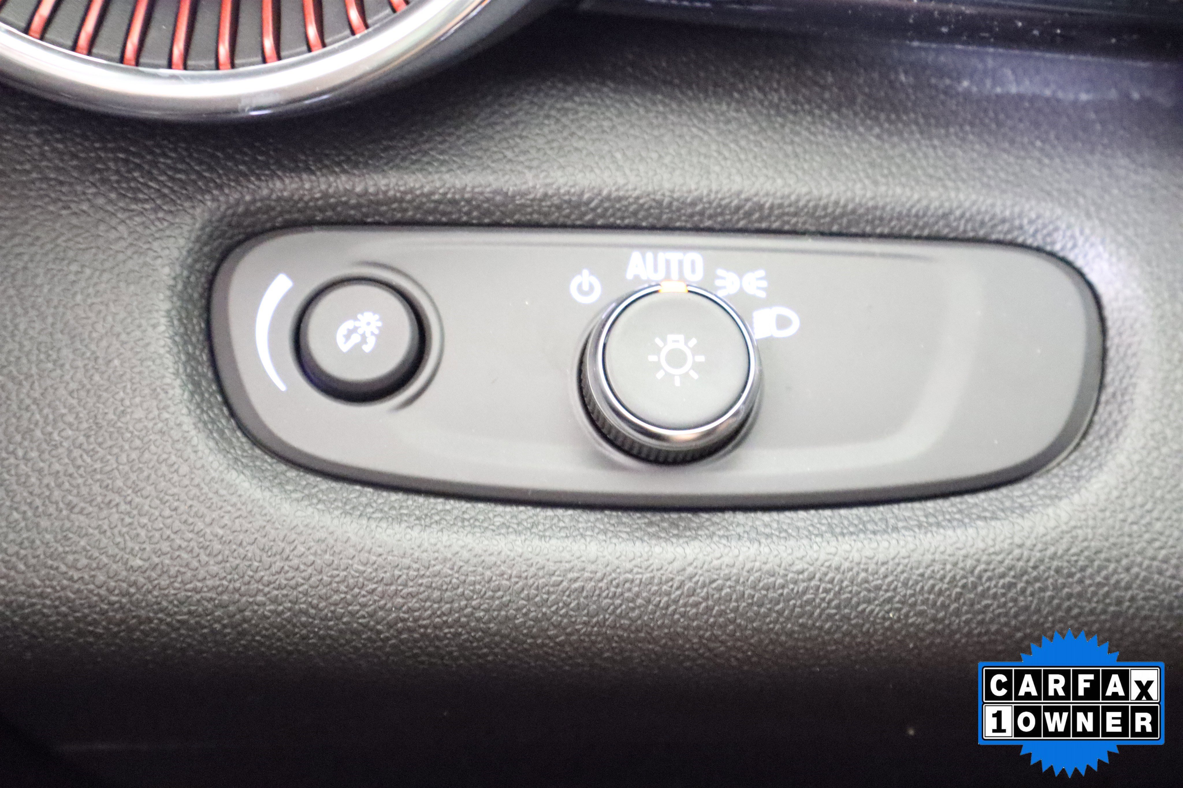 Used 2025 Chevrolet Trax RS w/ Driver Confidence Package FWD image 33