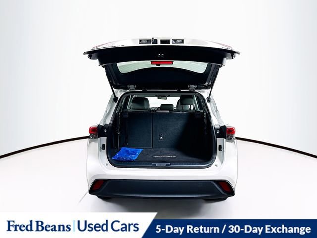 Certified 2020 Toyota Highlander L image 28