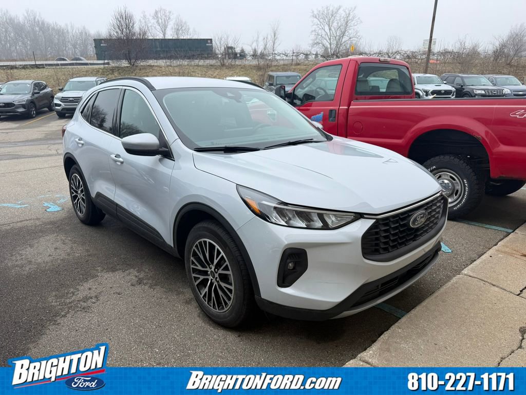 Certified 2025 Ford Escape SE image 1