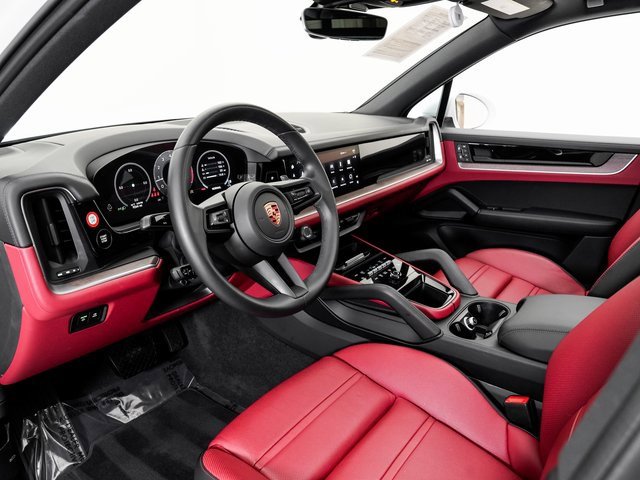 Used 2024 Porsche Cayenne image 4