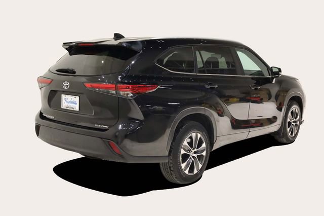 Used 2023 Toyota Highlander XLE image 6
