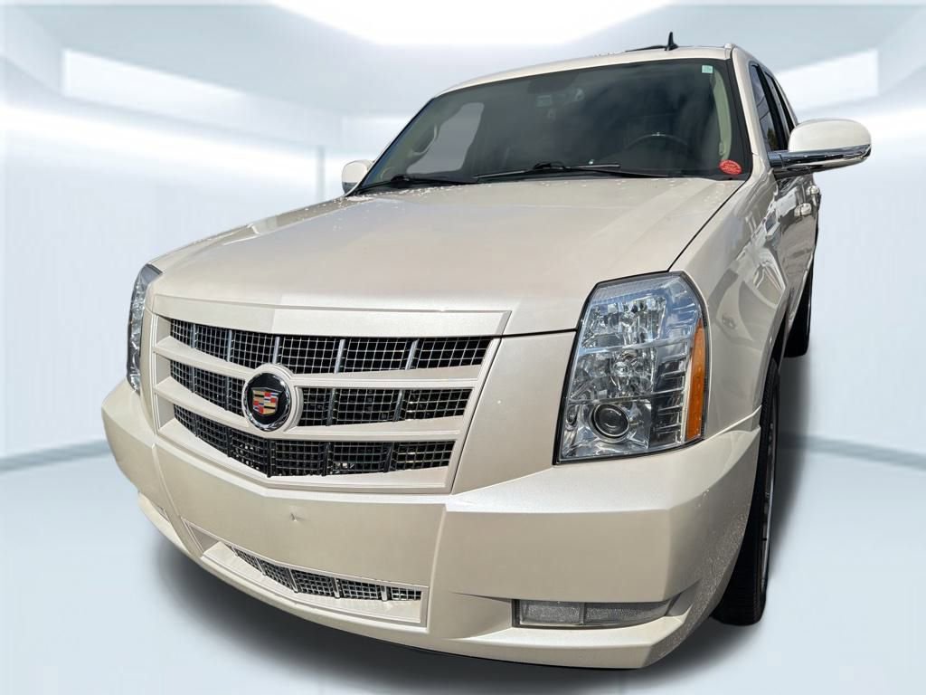 Used 2013 Cadillac Escalade Premium image 4