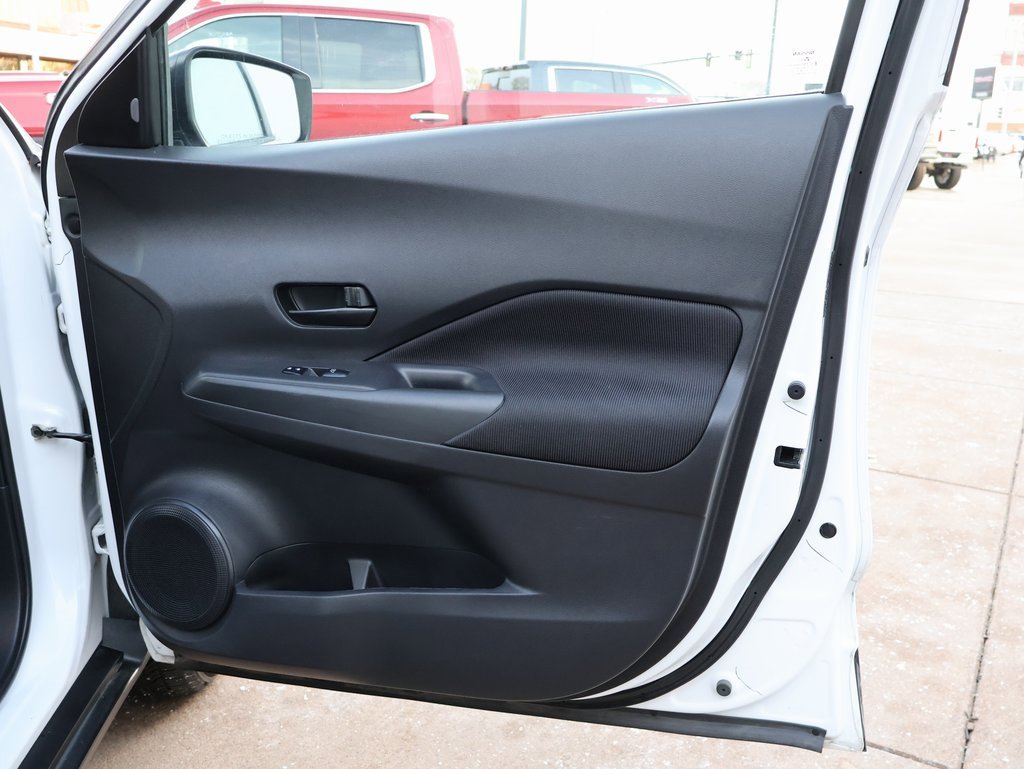 Used 2022 Nissan Kicks S image 9