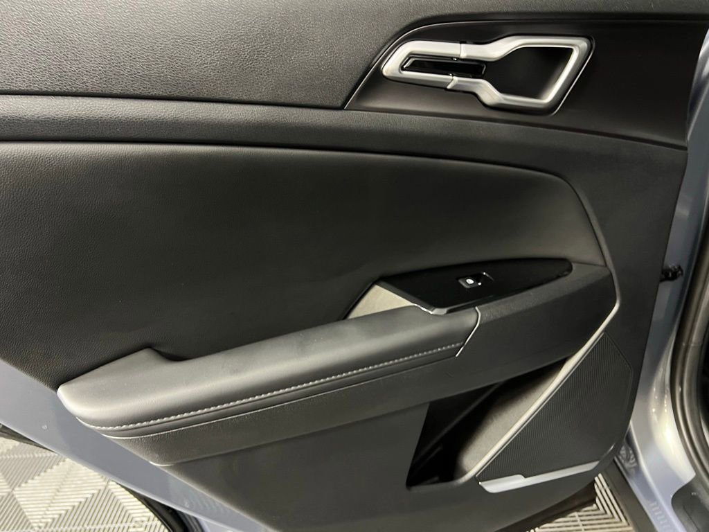 Used 2025 Kia Sportage EX w/ Premium Package image 28