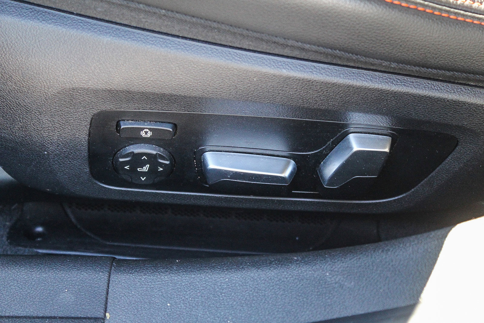 Used 2019 BMW 330i Sedan w/ Premium Package image 21