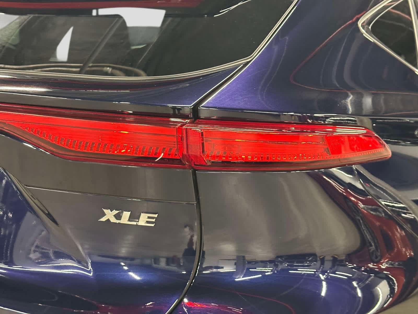 Used 2024 Toyota Venza XLE AWD/4WD image 11