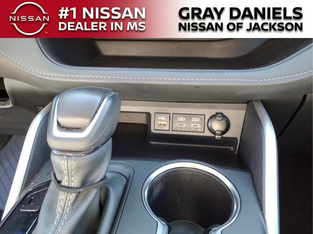 Used 2024 Toyota Highlander LE image 19