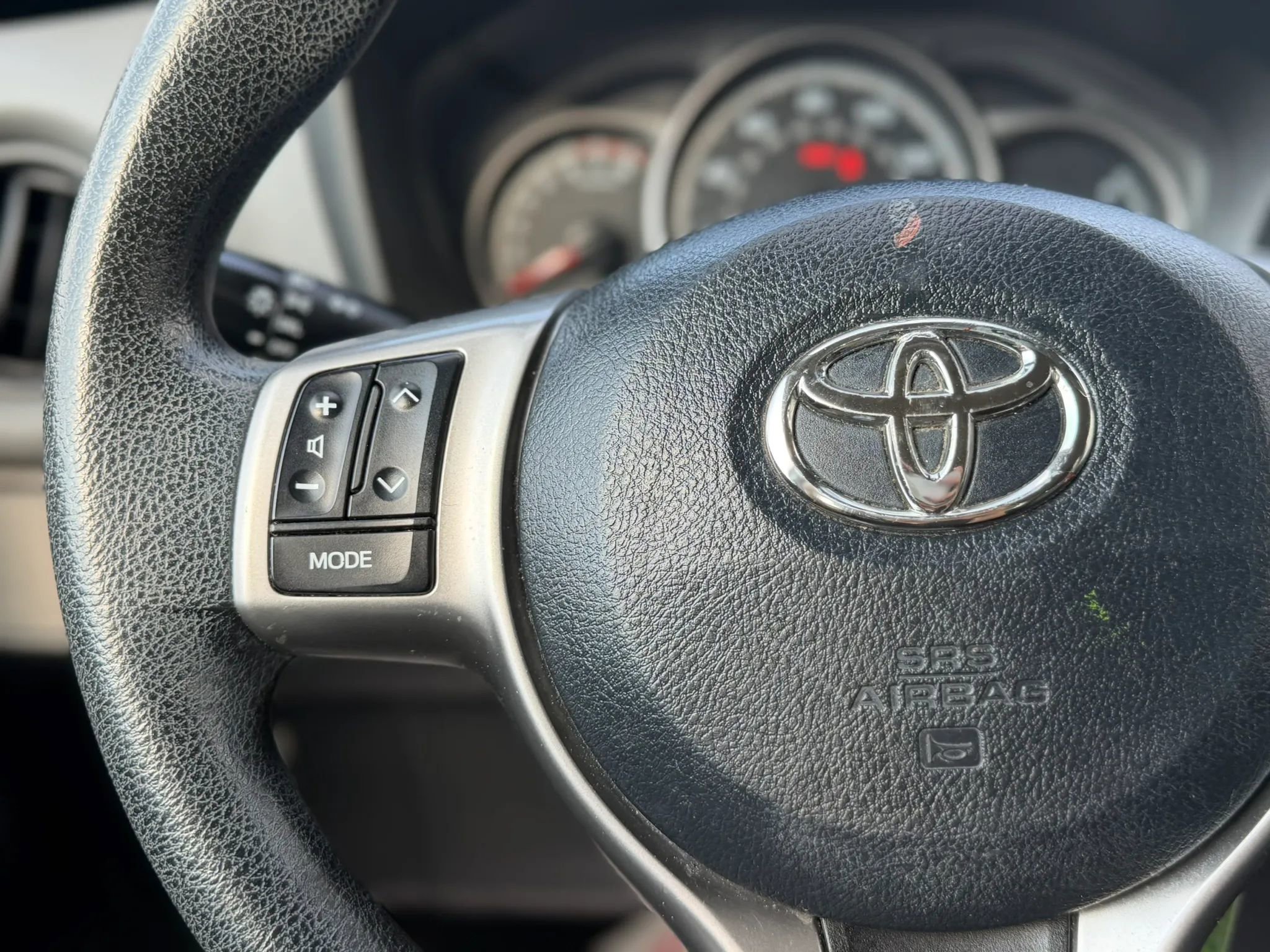 Used 2017 Toyota Yaris L FWD image 25