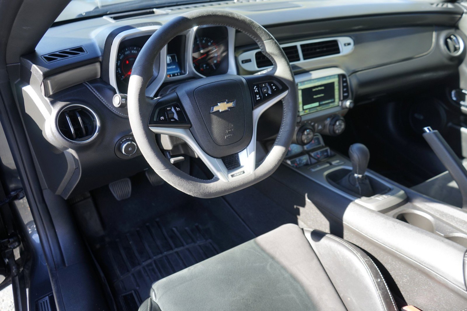 Used 2015 Chevrolet Camaro SS w/ SS Performance Package image 16