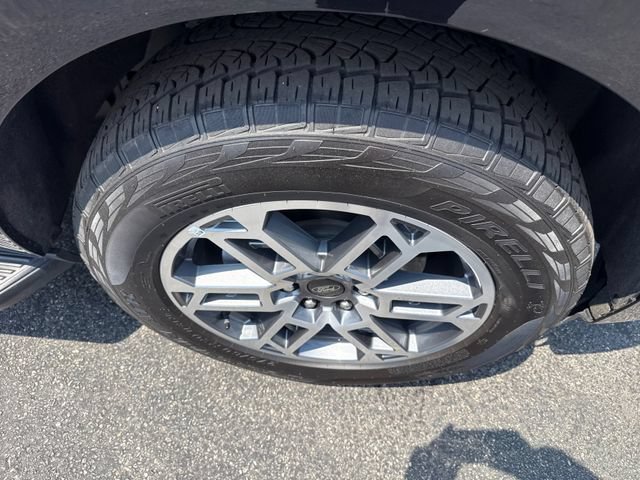 Used 2025 Ford Expedition Active AWD/4WD image 15