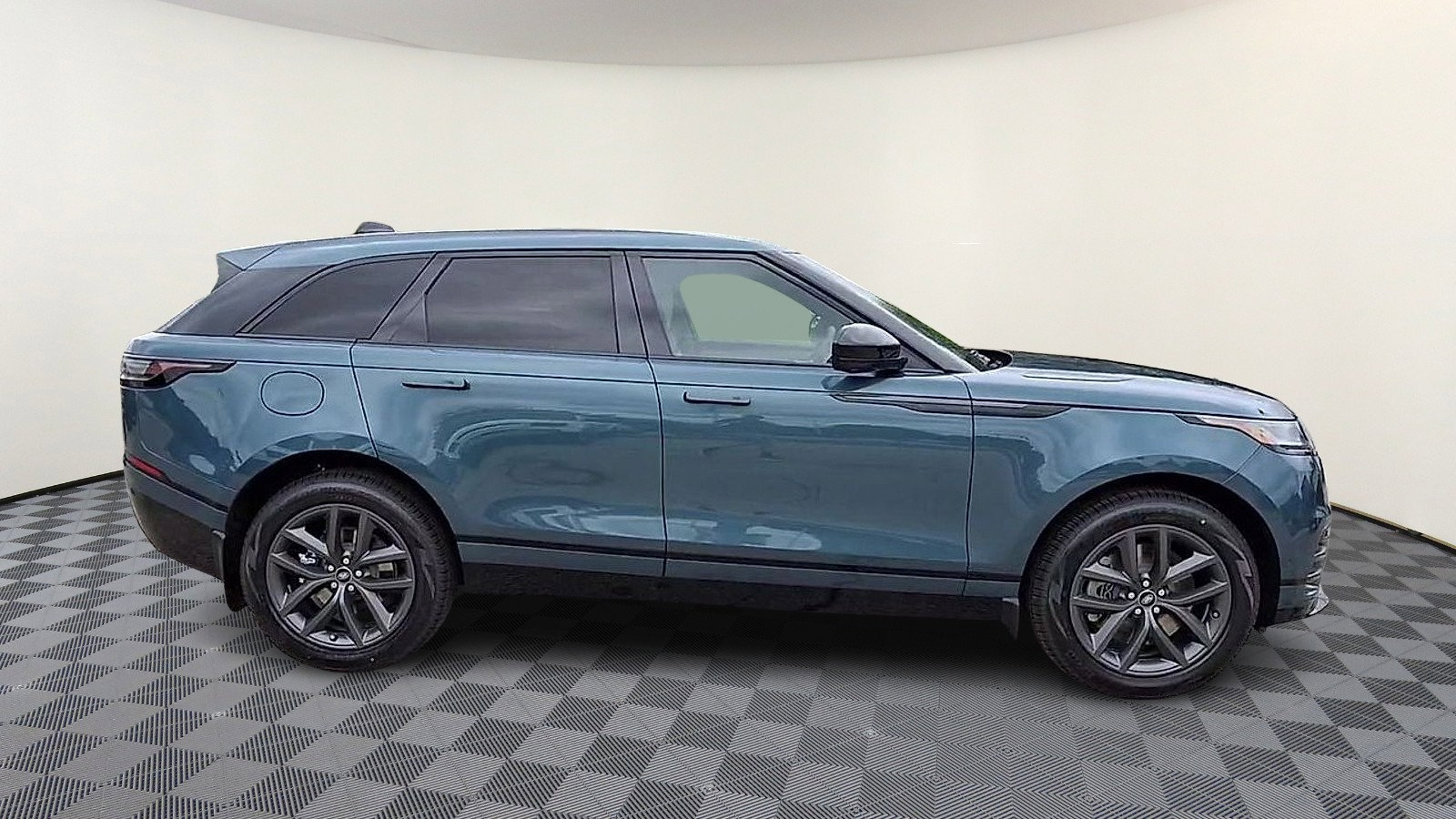 Certified 2026 Land Rover Range Rover Velar Dynamic SE image 9