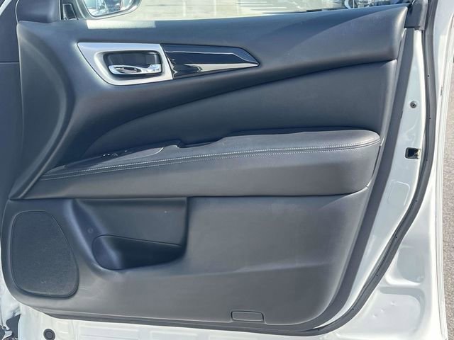 Used 2018 Nissan Pathfinder SV image 25
