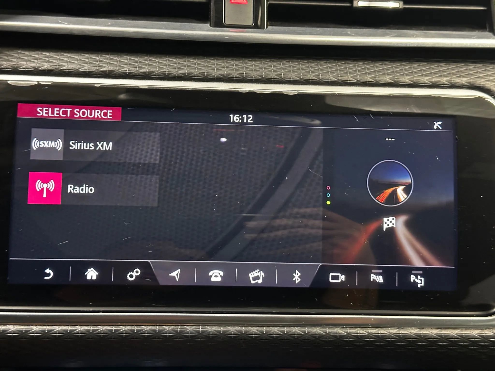 Used 2019 Land Rover Range Rover Velar R-Dynamic SE image 37