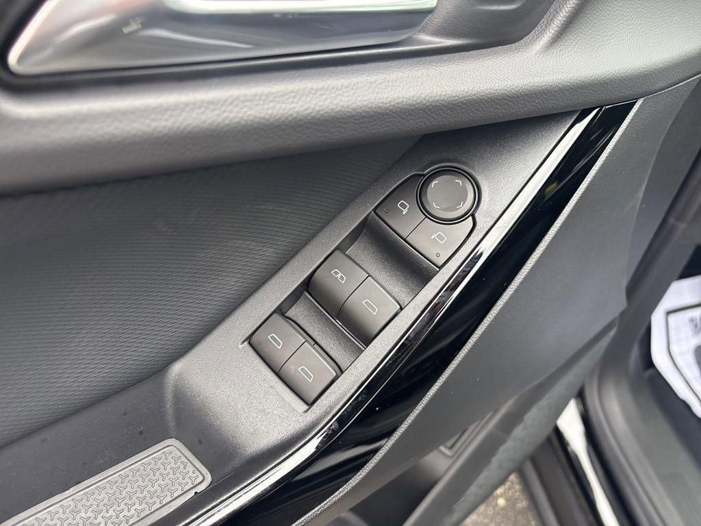 New 2026 Chevrolet Equinox LT w/ Convenience Package II image 8