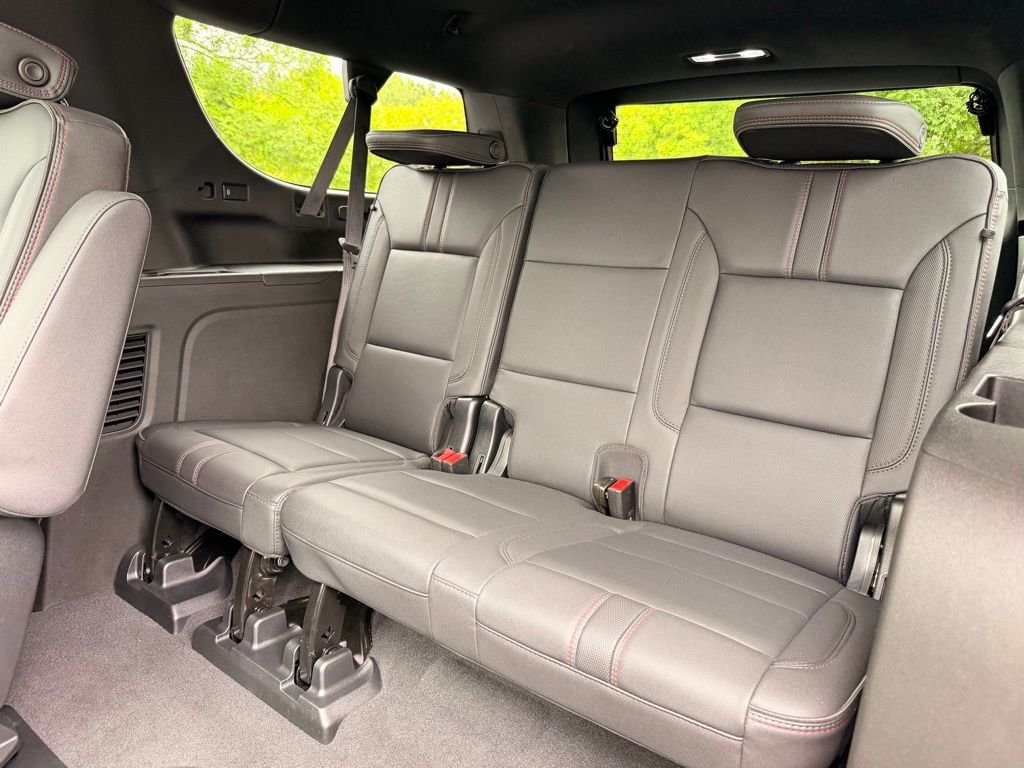Used 2023 Chevrolet Suburban RST w/ Luxury Package AWD/4WD image 14