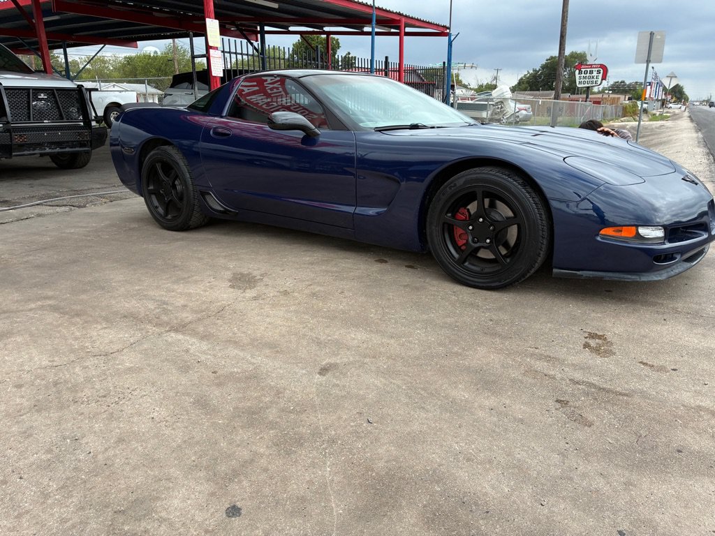 Used 2004 Chevrolet Corvette Coupe w/ Preferred Equipment Group RWD image 1