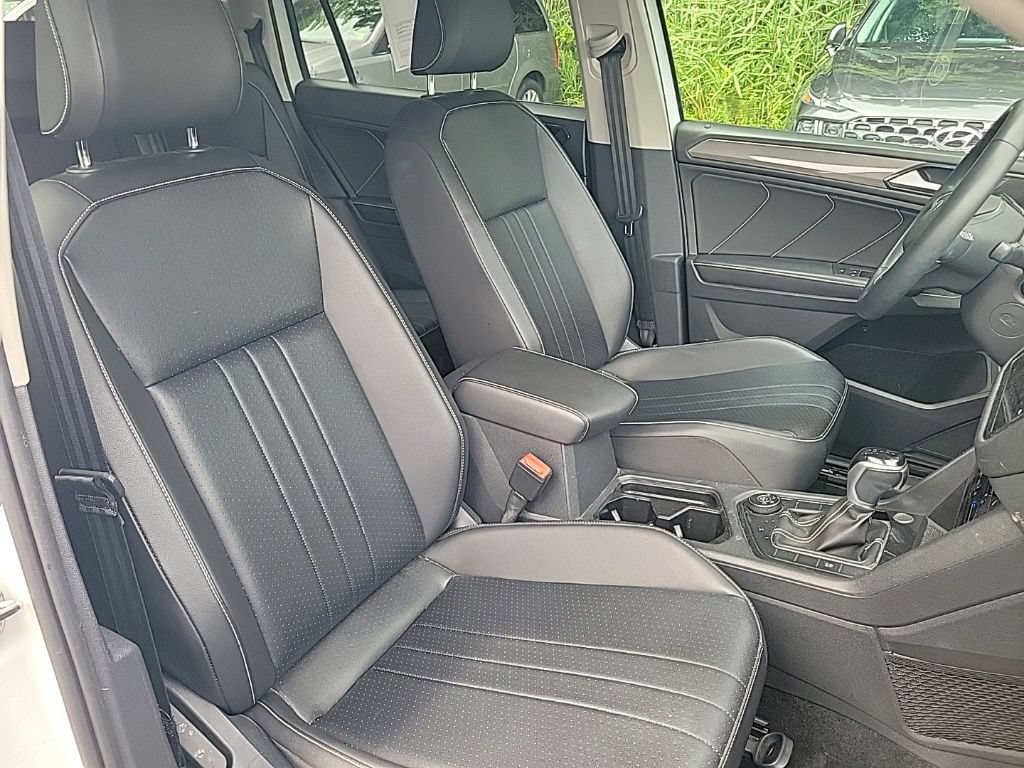 Used 2022 Volkswagen Tiguan SE AWD/4WD image 34