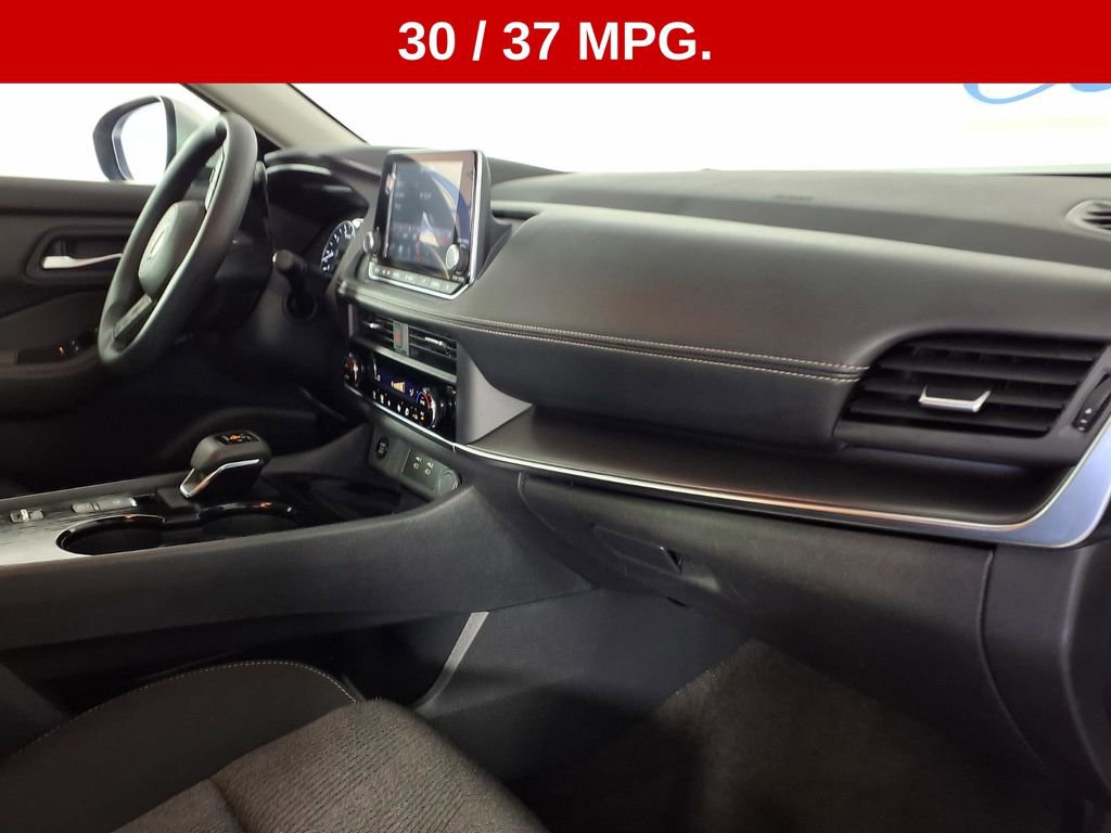 Used 2024 Nissan Rogue SV image 11