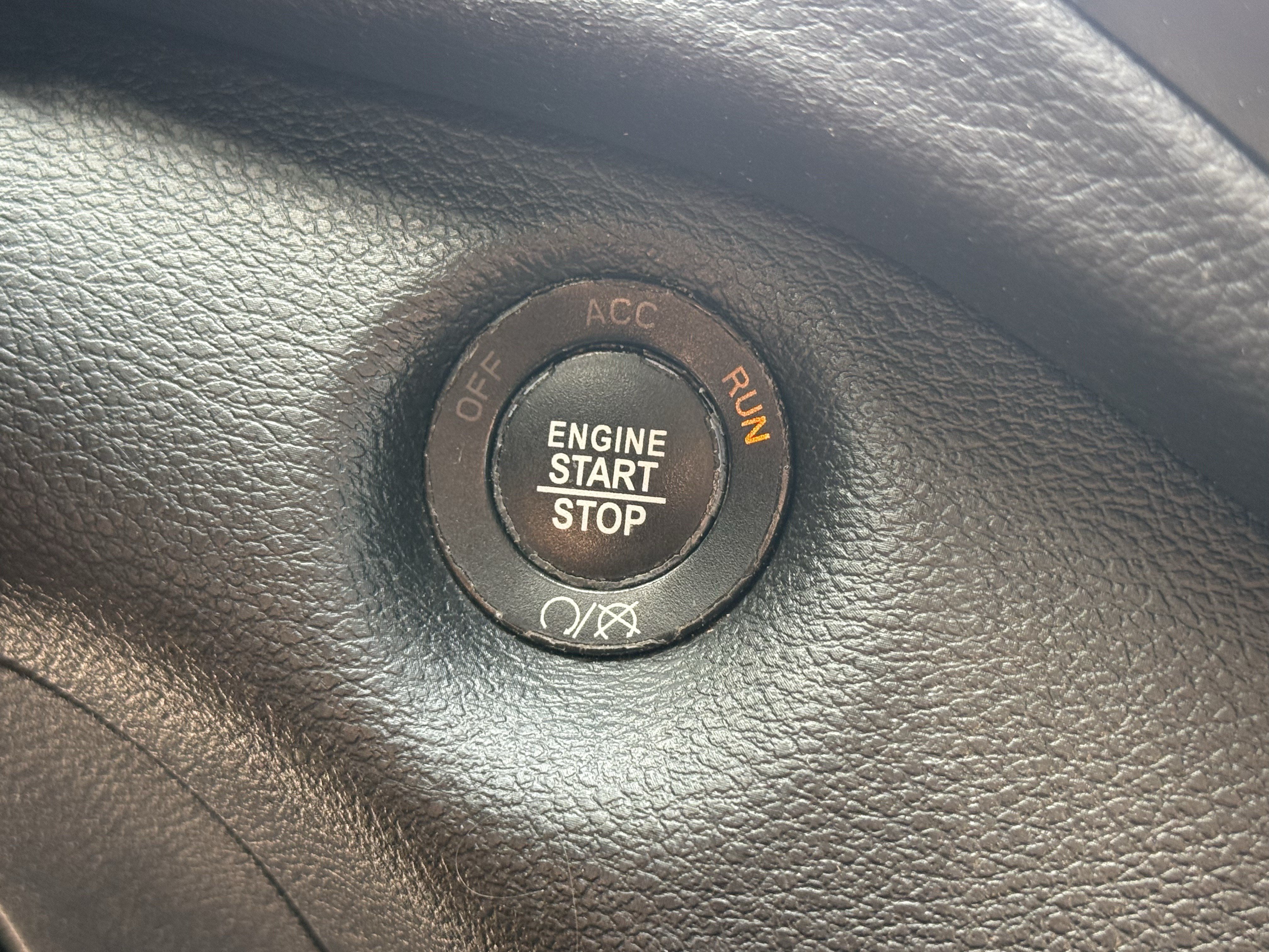 Used 2019 Jeep Cherokee Limited w/ Technology Group AWD/4WD image 25