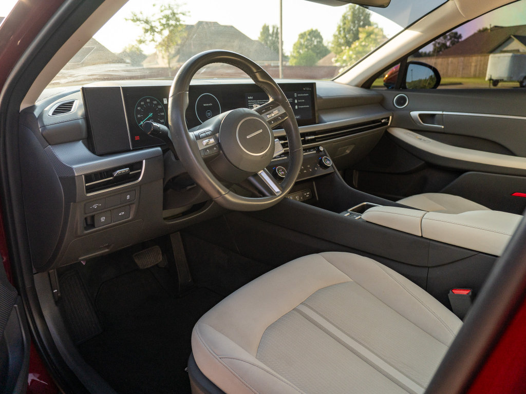 Used 2024 Hyundai Sonata SEL w/ Convenience Package FWD image 10
