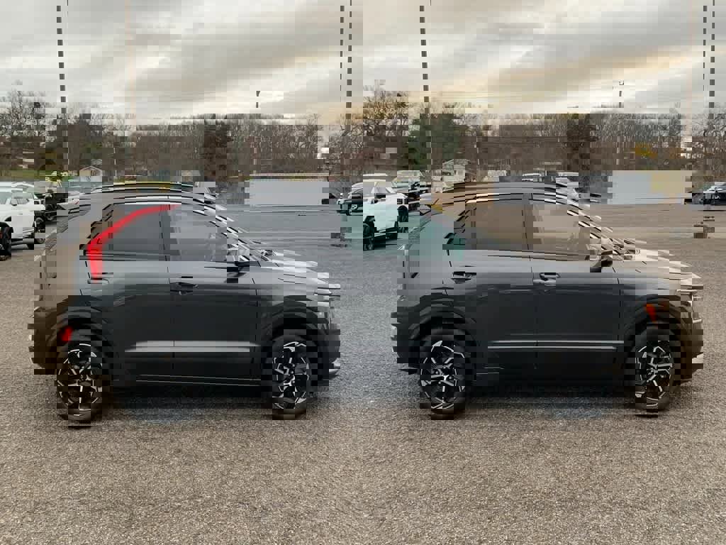 Used 2025 Kia Niro EX image 6