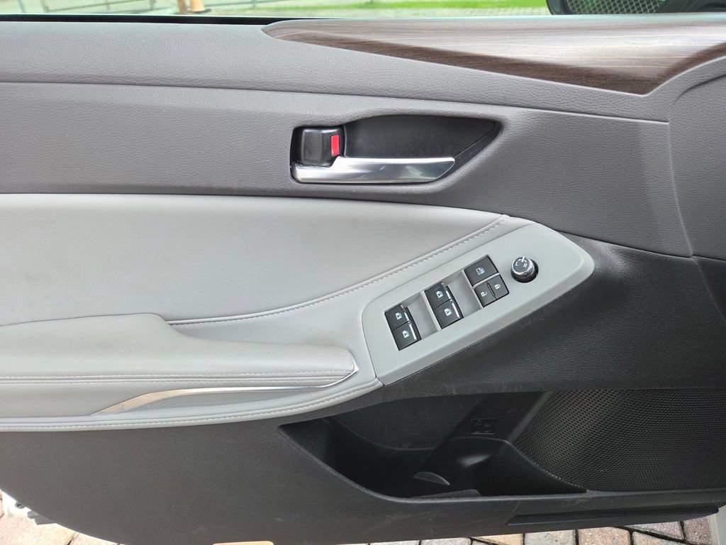 Certified 2021 Toyota Avalon XLE FWD image 26