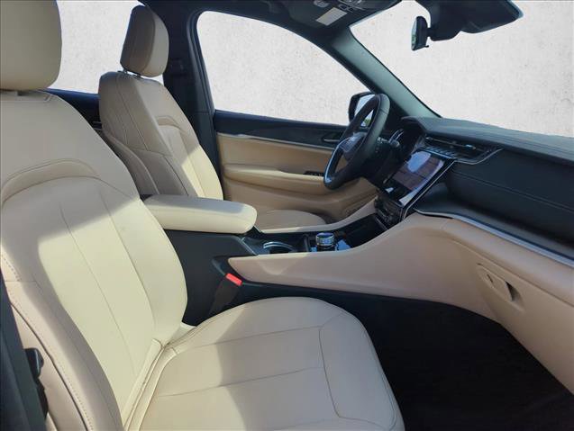 Used 2025 Jeep Grand Cherokee Limited image 21