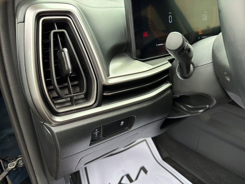 Used 2025 Kia Sorento S image 31