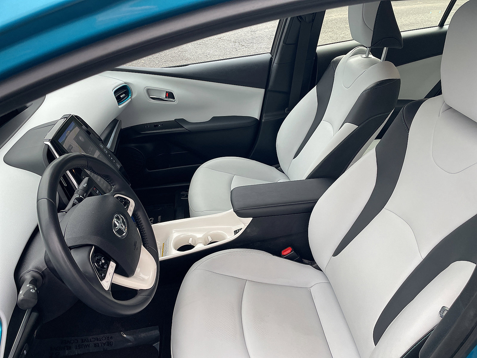 Used 2017 Toyota Prius Prime Premium image 29