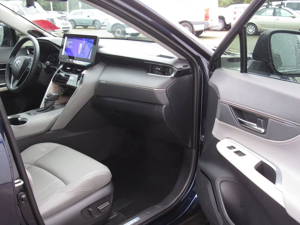 Certified 2024 Toyota Venza Limited image 17