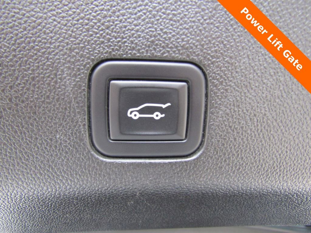 Used 2023 Chevrolet Tahoe Z71 w/ Luxury Package AWD/4WD image 25