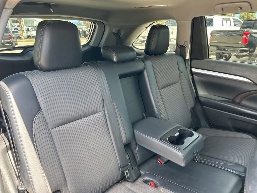 Used 2018 Toyota Highlander Plus FWD image 47