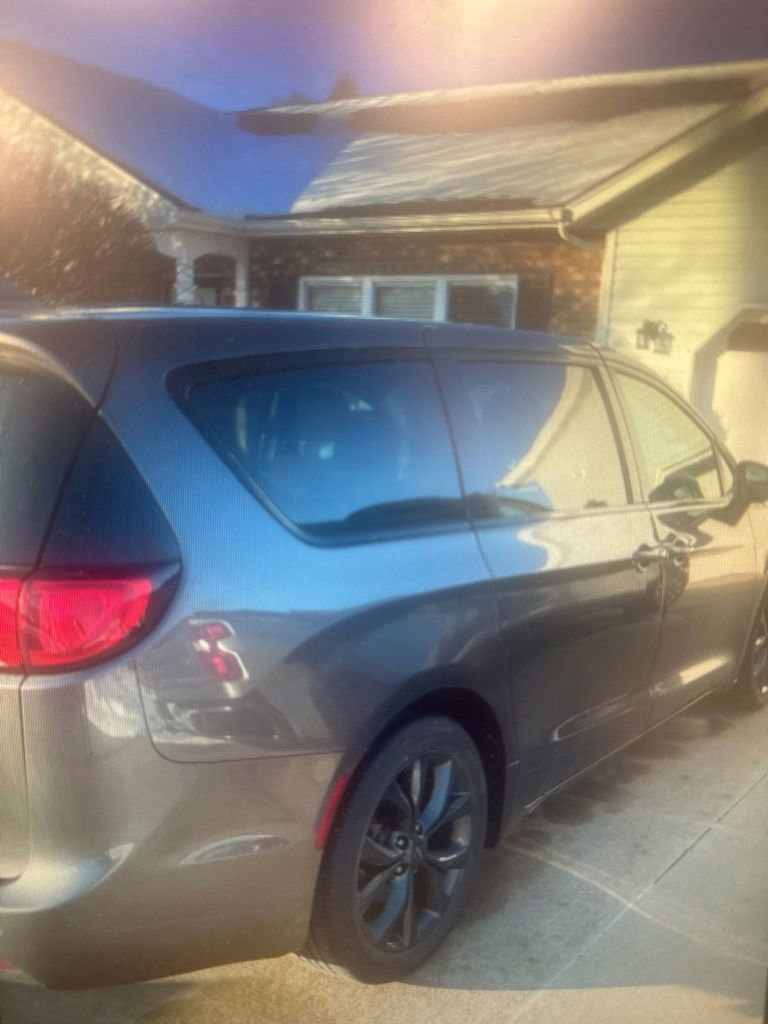 Used 2018 Chrysler Pacifica Touring Plus w/ S Appearance Package image 7