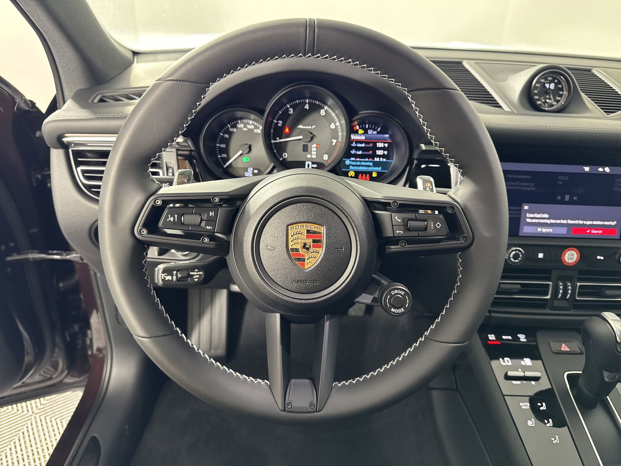 Certified 2025 Porsche Macan Turbo image 16