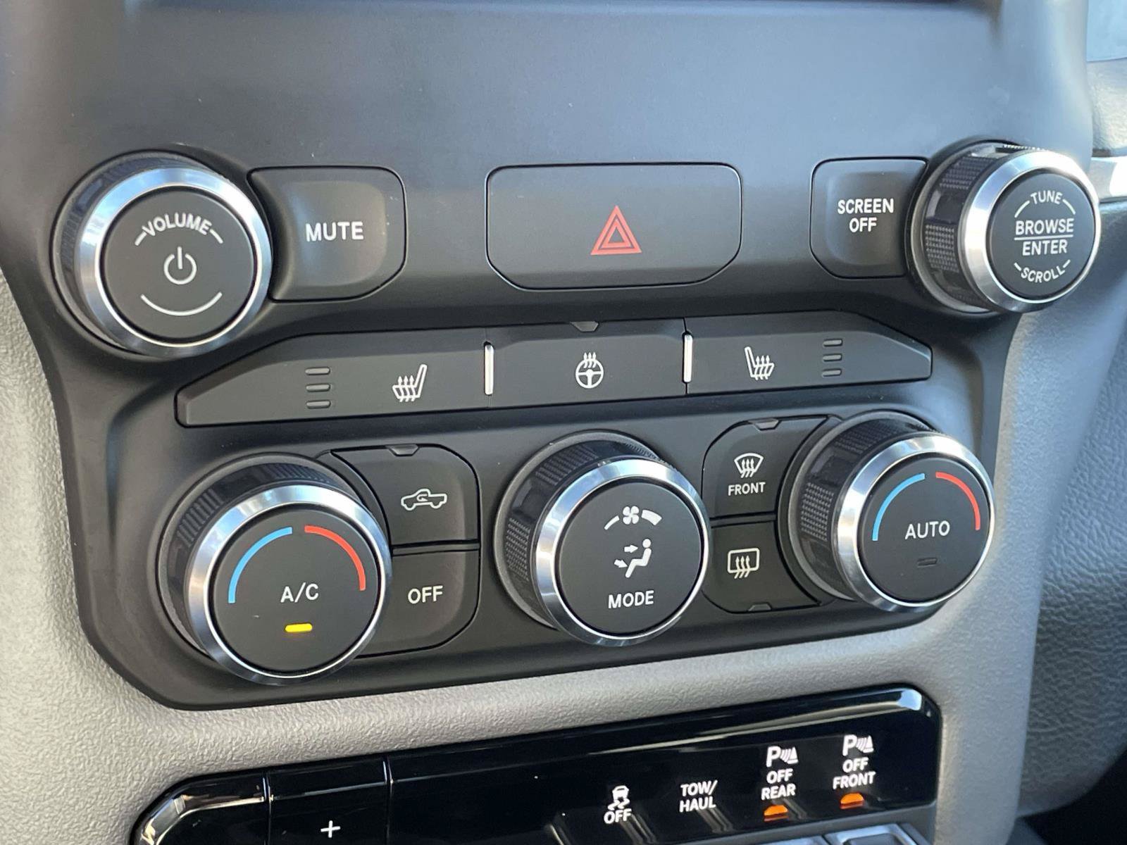 Used 2022 RAM 1500 Big Horn AWD/4WD image 4