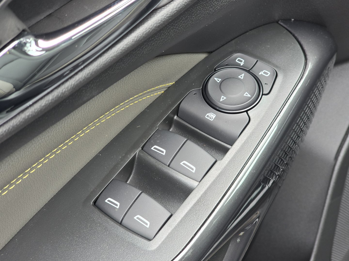 New 2026 Chevrolet Trax ACTIV w/ Driver Confidence Package FWD image 17