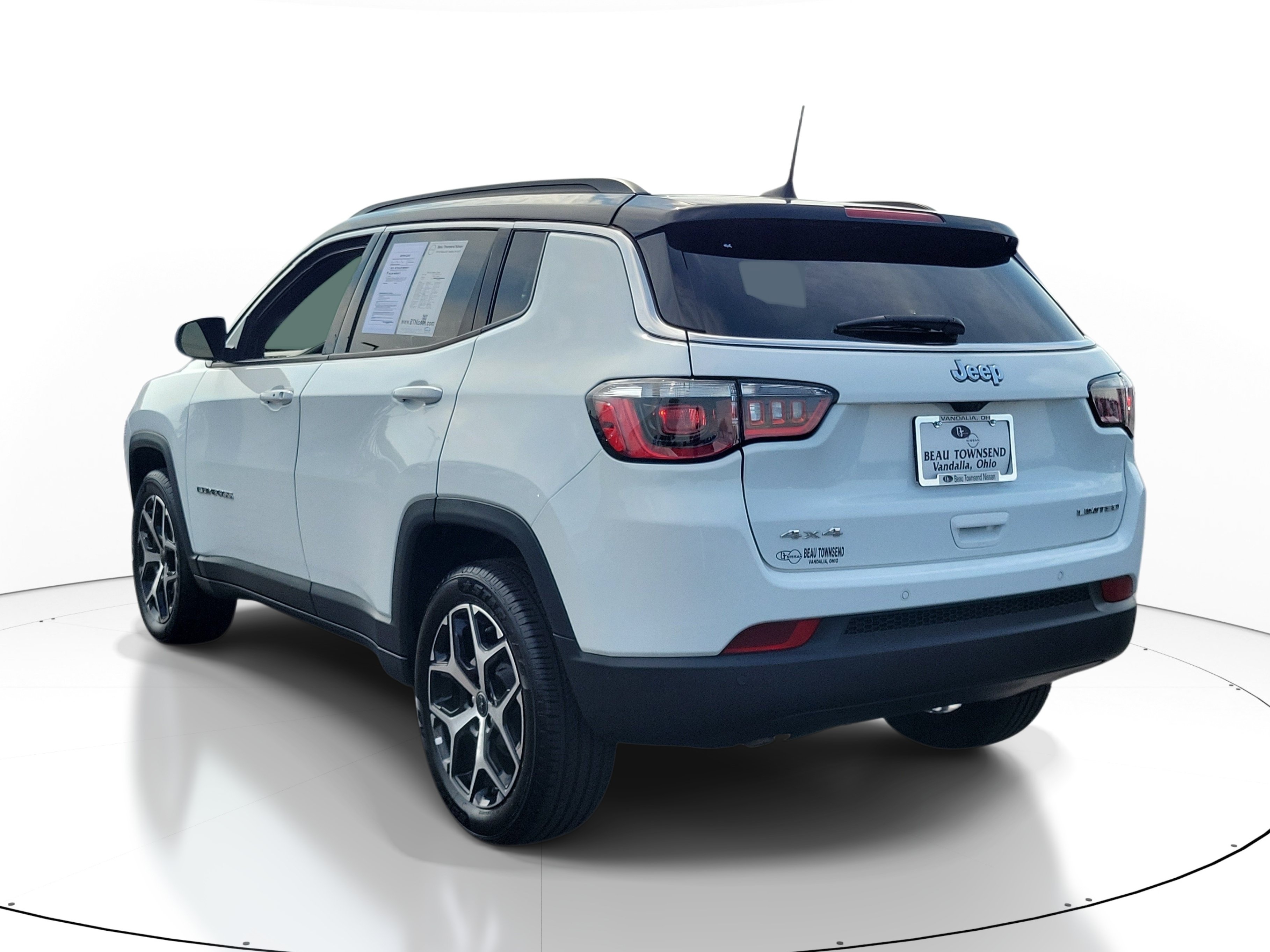 Used 2025 Jeep Compass Limited AWD/4WD image 3