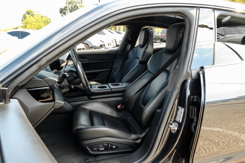 Used 2022 Porsche Taycan GTS AWD/4WD image 33