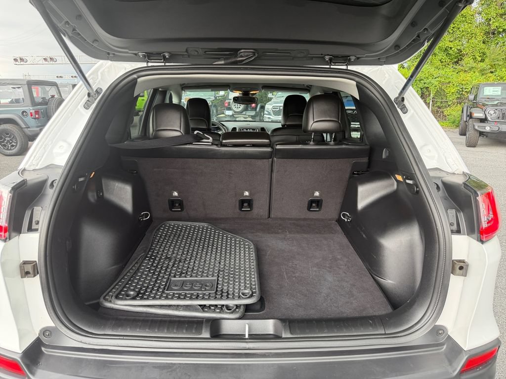 Used 2022 Jeep Cherokee Trailhawk AWD/4WD image 16