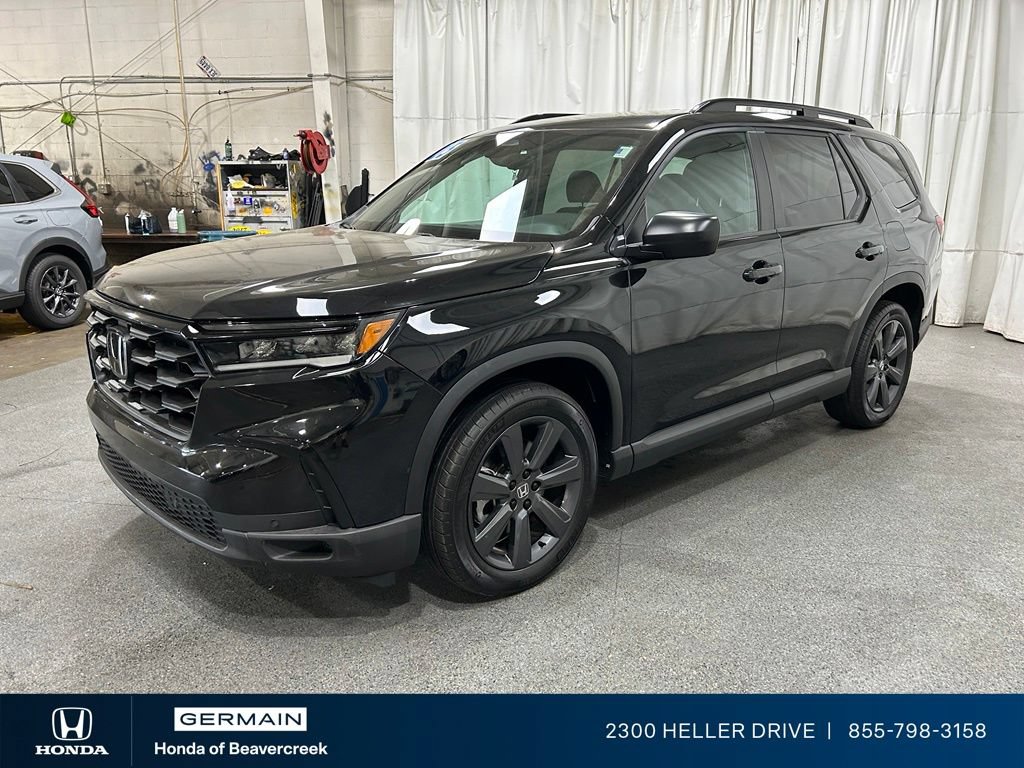 Used 2025 Honda Pilot Sport image 4