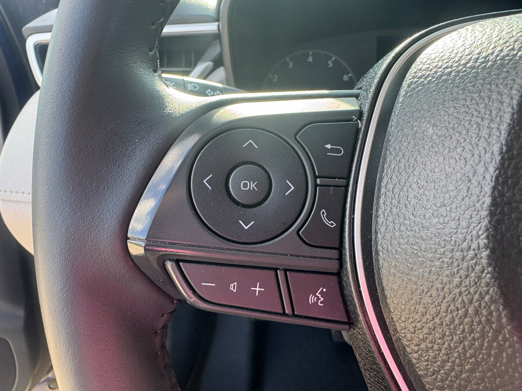 Used 2025 Toyota Corolla Cross LE w/ Moonroof Package FWD image 12