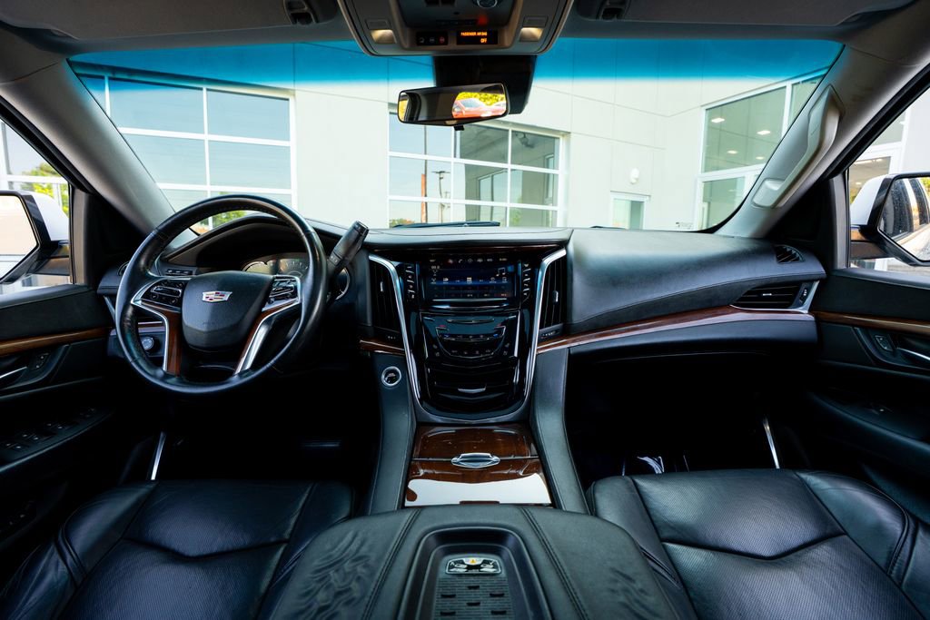 Used 2017 Cadillac Escalade Premium Luxury AWD/4WD image 49