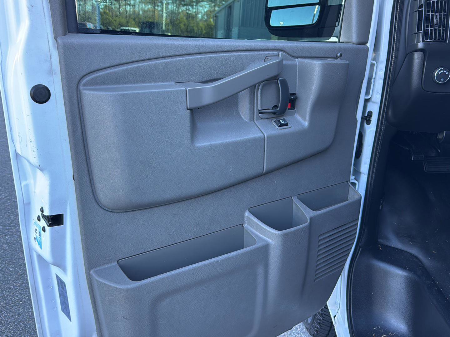 Used 2022 Chevrolet Express 2500 w/ Driver Convenience Package image 12