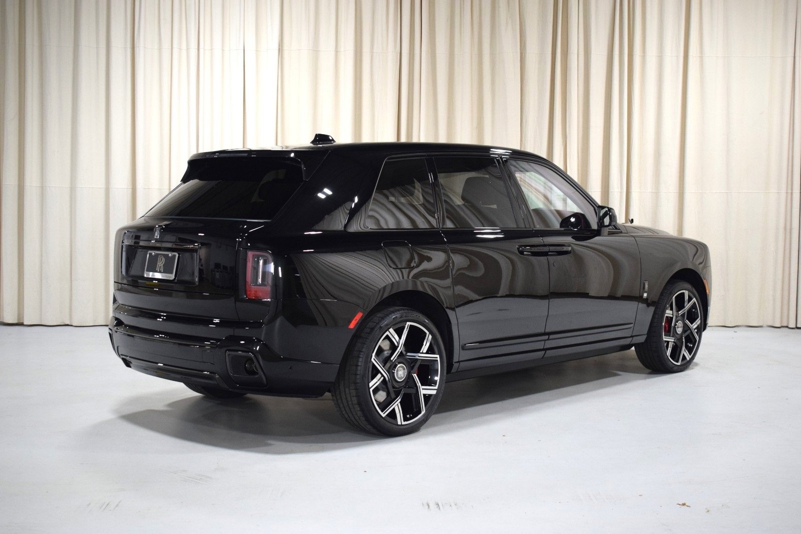 New 2026 Rolls-Royce Cullinan Black Badge image 2