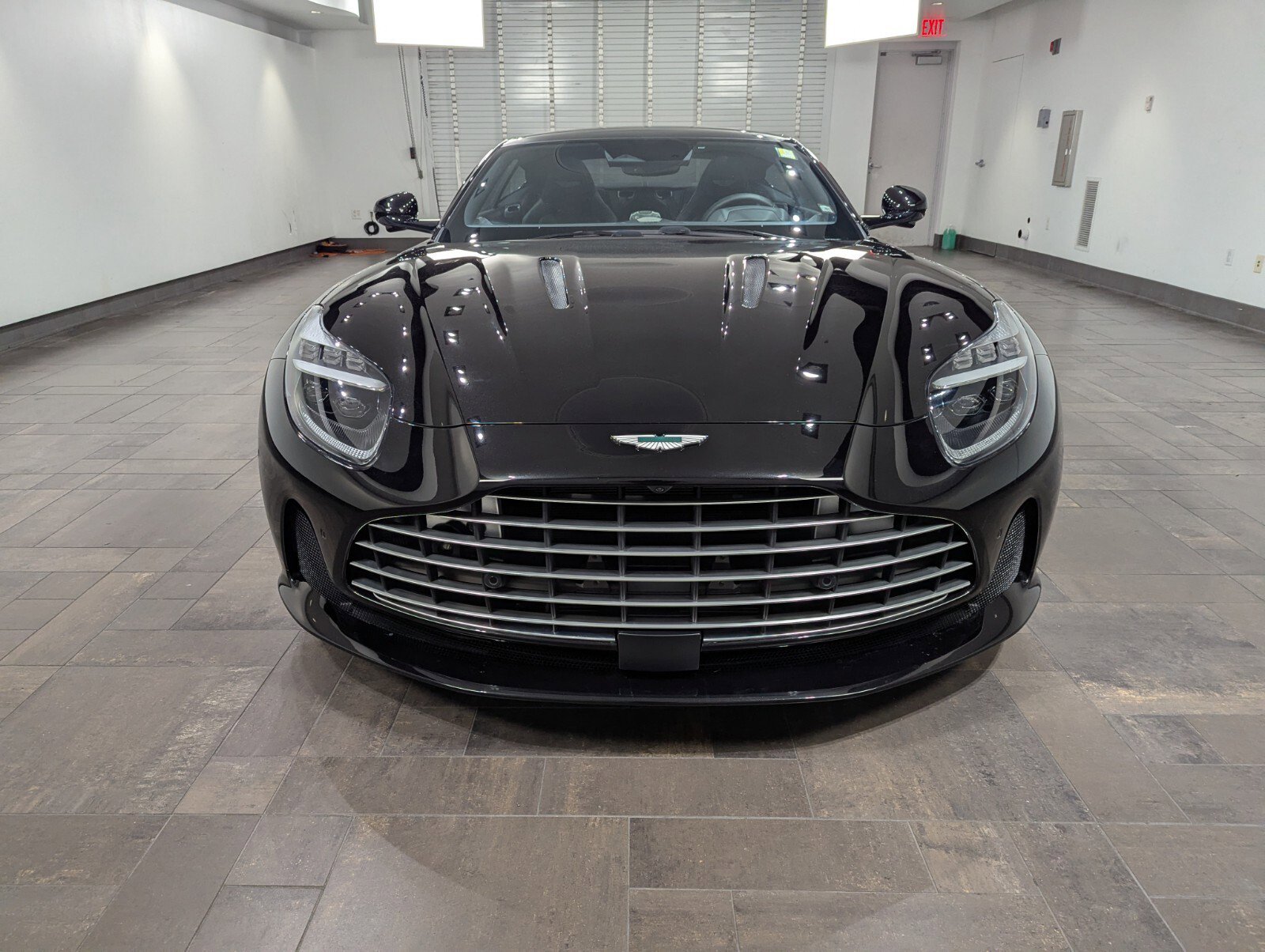 Used 2025 Aston Martin DB12 Coupe image 7