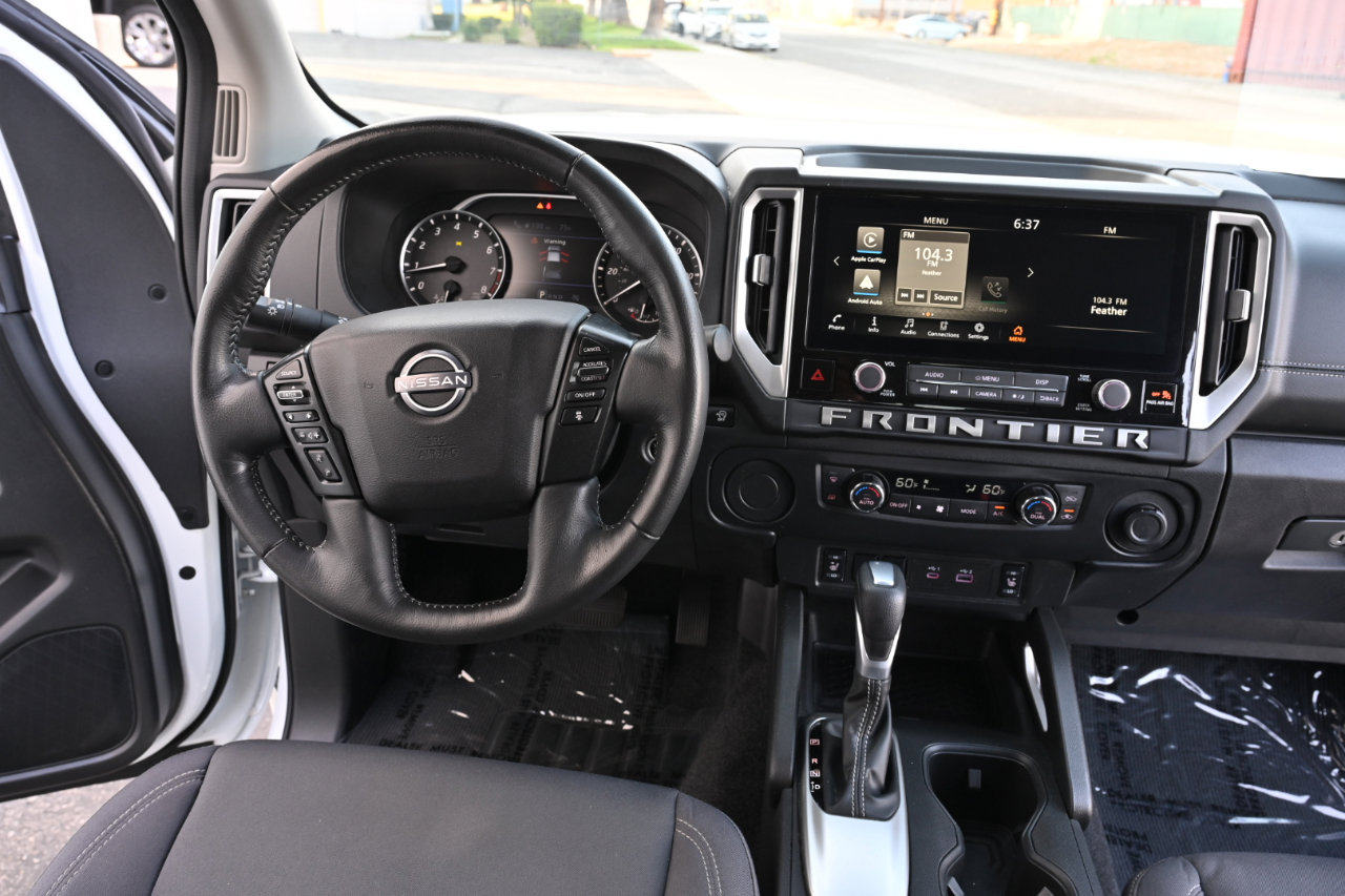 Used 2025 Nissan Frontier SV w/ SV Convenience Package RWD image 17